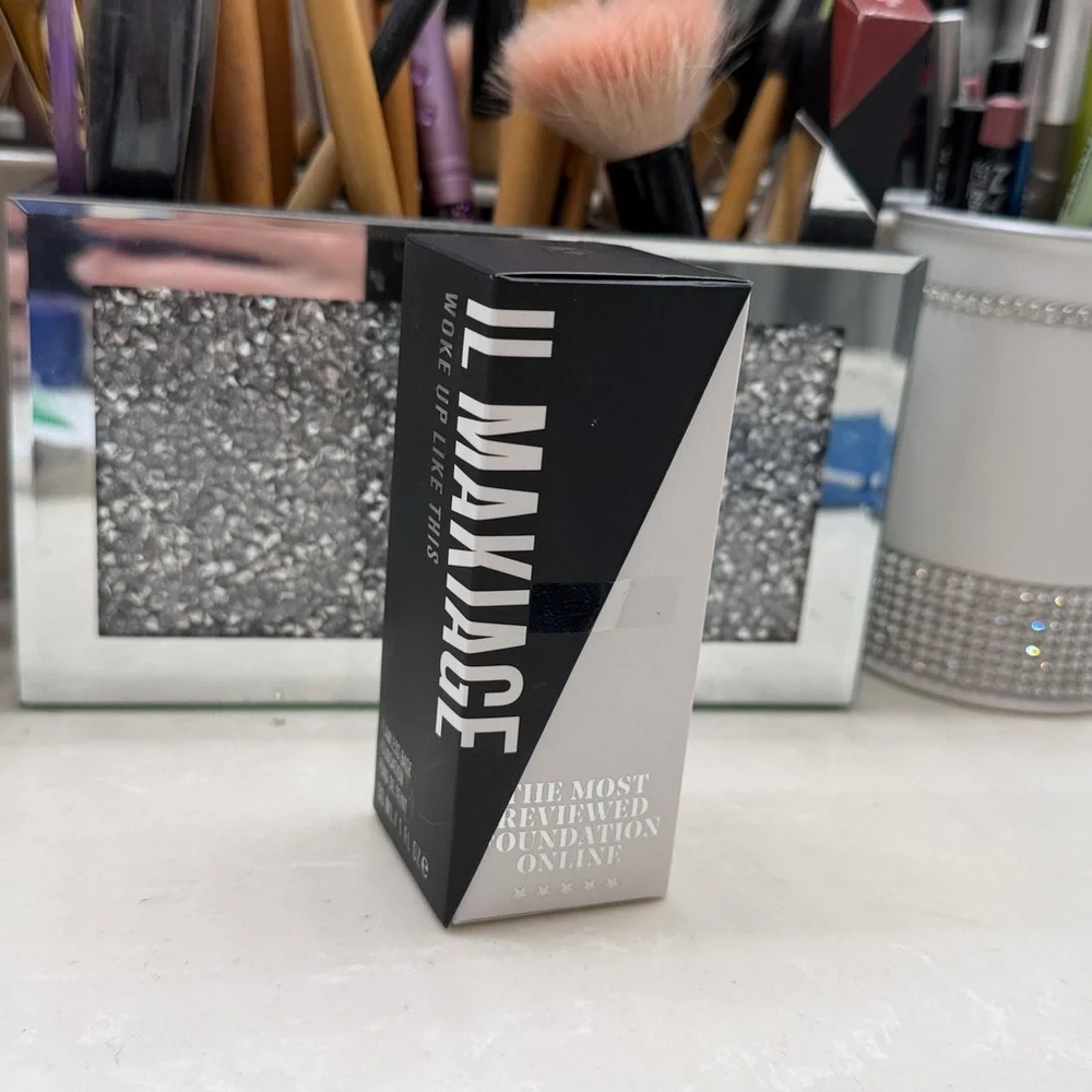 IL MAKIAGE Foundation - Woke Up Like This in Shade #35. - Picture 3 of 4